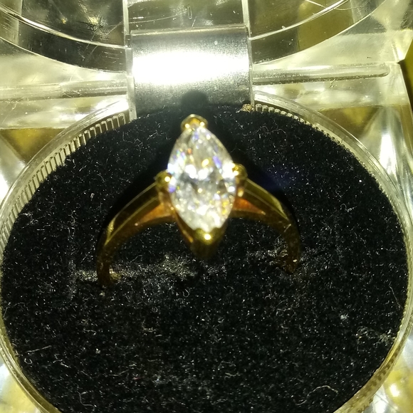 Beautiful Womens Rings - Picture 1 of 10